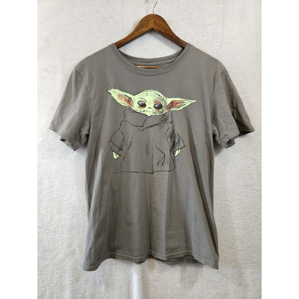 Mad Engine Mens Star Wars Medium Mandalorian Grogu Baby Yoda TShirt EUC